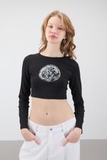 Siyah Disko Topu Baskılı Crop Bluz