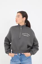 Siyah Önü Ve Arkası Yazılı Şardonlu Sweatshirt