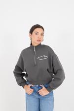 Siyah Önü Ve Arkası Yazılı Şardonlu Sweatshirt