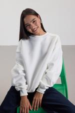 Beyaz Bisiklet Yaka Şardonlu Basic Sweatshirt