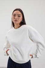 Beyaz Bisiklet Yaka Şardonlu Basic Sweatshirt