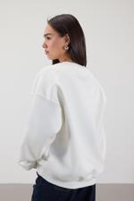 Beyaz Bisiklet Yaka Şardonlu Basic Sweatshirt