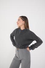 Siyah Kapüşonlu Soluk Efektli Crop Sweatshirt