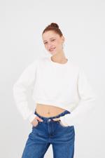 Beyaz Bisiklet Yaka Şardonlu Crop Sweatshirt