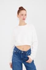 Beyaz Bisiklet Yaka Şardonlu Crop Sweatshirt