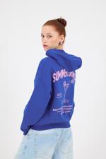 Mavi SUMMER DRINKS Yazılı Şardonlu Sweatshirt