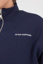 Lacivert DO NOT OVERTHINK Yazılı Şardonlu Crop Sweatshirt