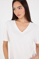 Beyaz V Yaka Kısa Kollu T-shirt