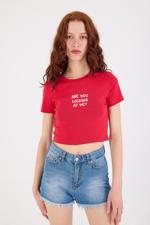 Kırmızı Are You Lucking At Me? Yazılı Crop T-Shirt