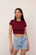 Bordo Harfli Kalp İşlemeli Crop T-shirt