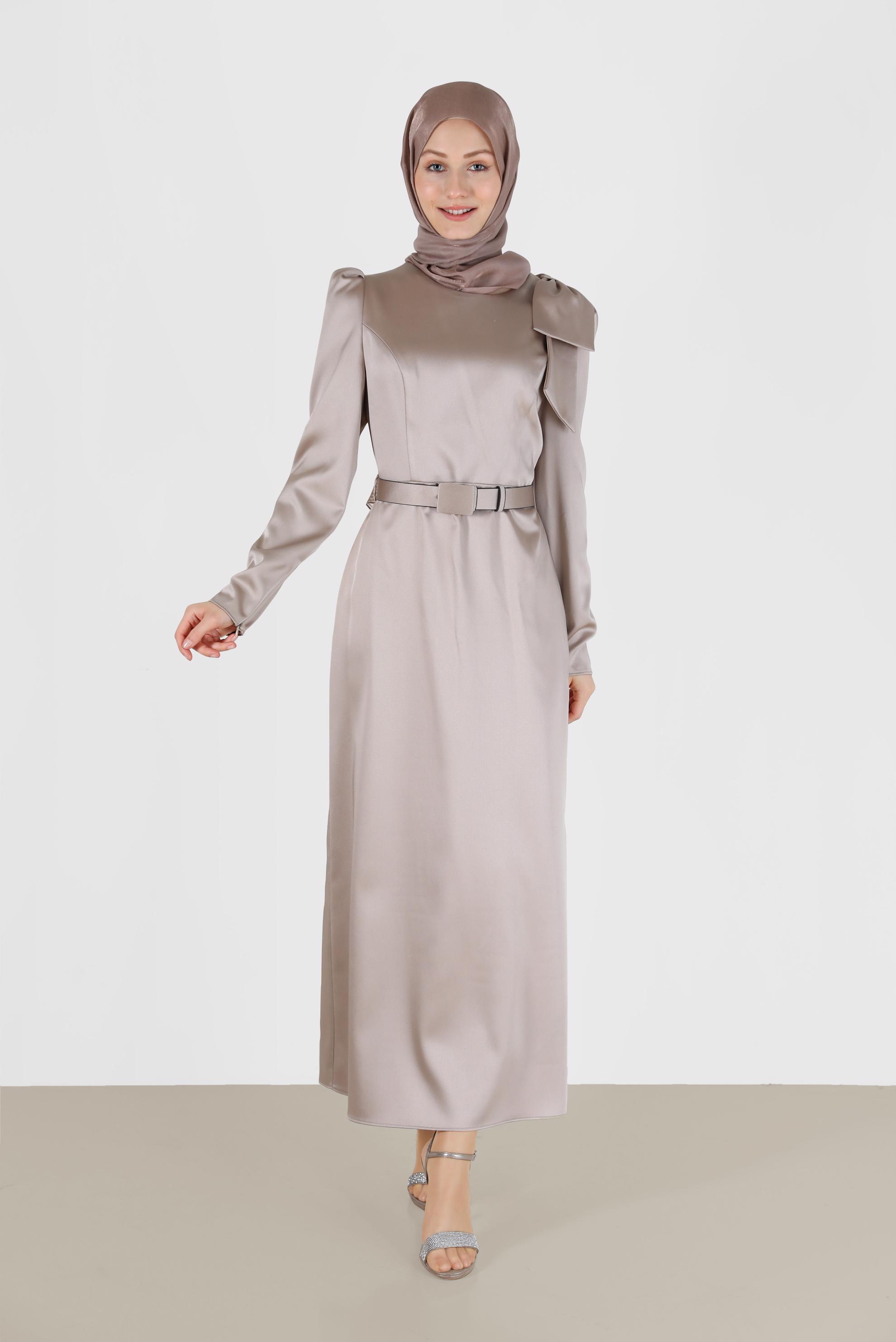 leinwande Belted slip dress ベージュ 250627_top.jpg