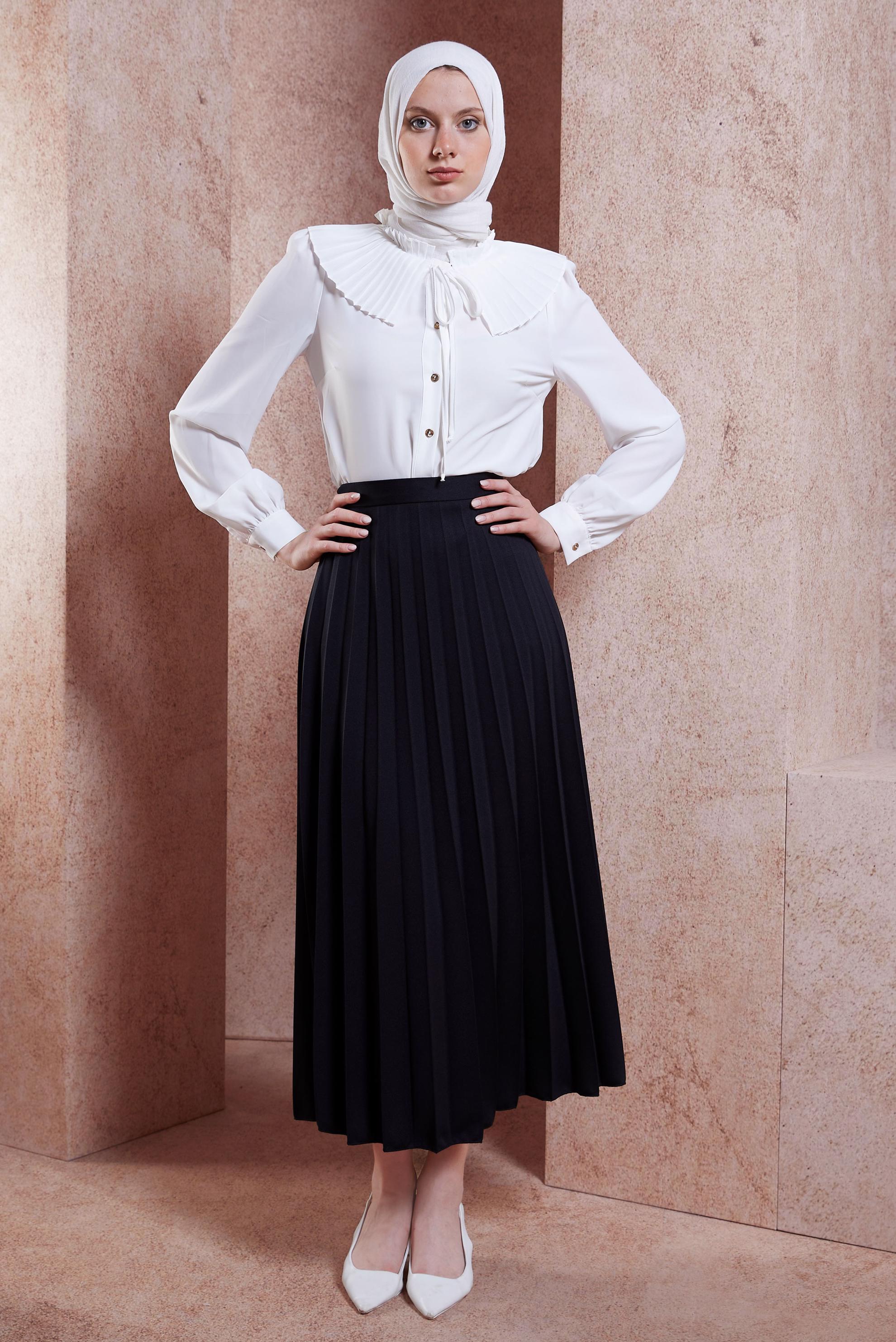 【INCHANT ME】Urban Pleated Skirt Urban Revivo pleated denim knee length skirt in indigo blue
