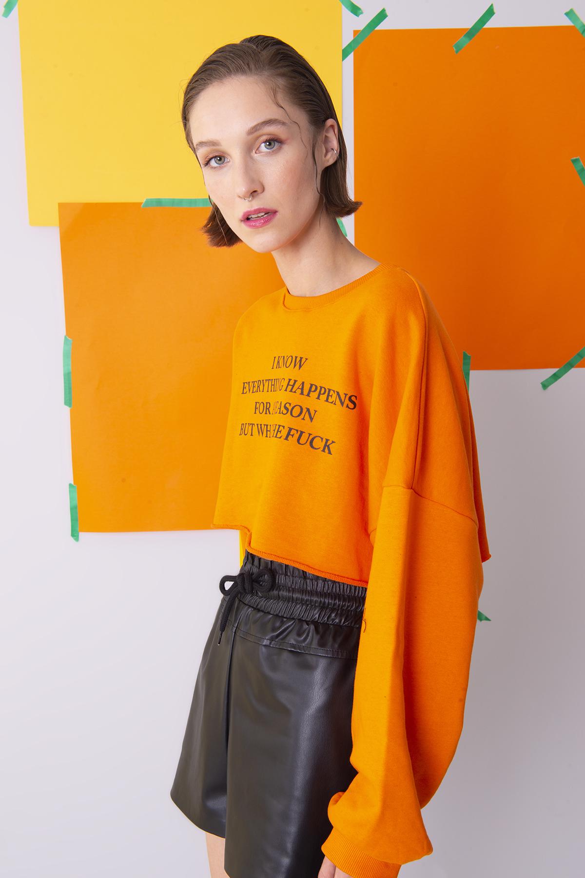 Bayan Oranj Ön Baskı Detaylı Basic Sweatshirt