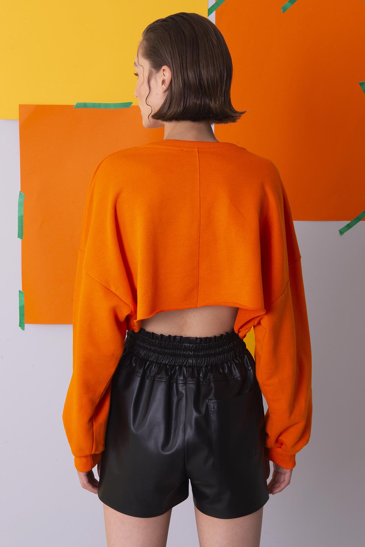 Bayan Oranj Ön Baskı Detaylı Basic Sweatshirt