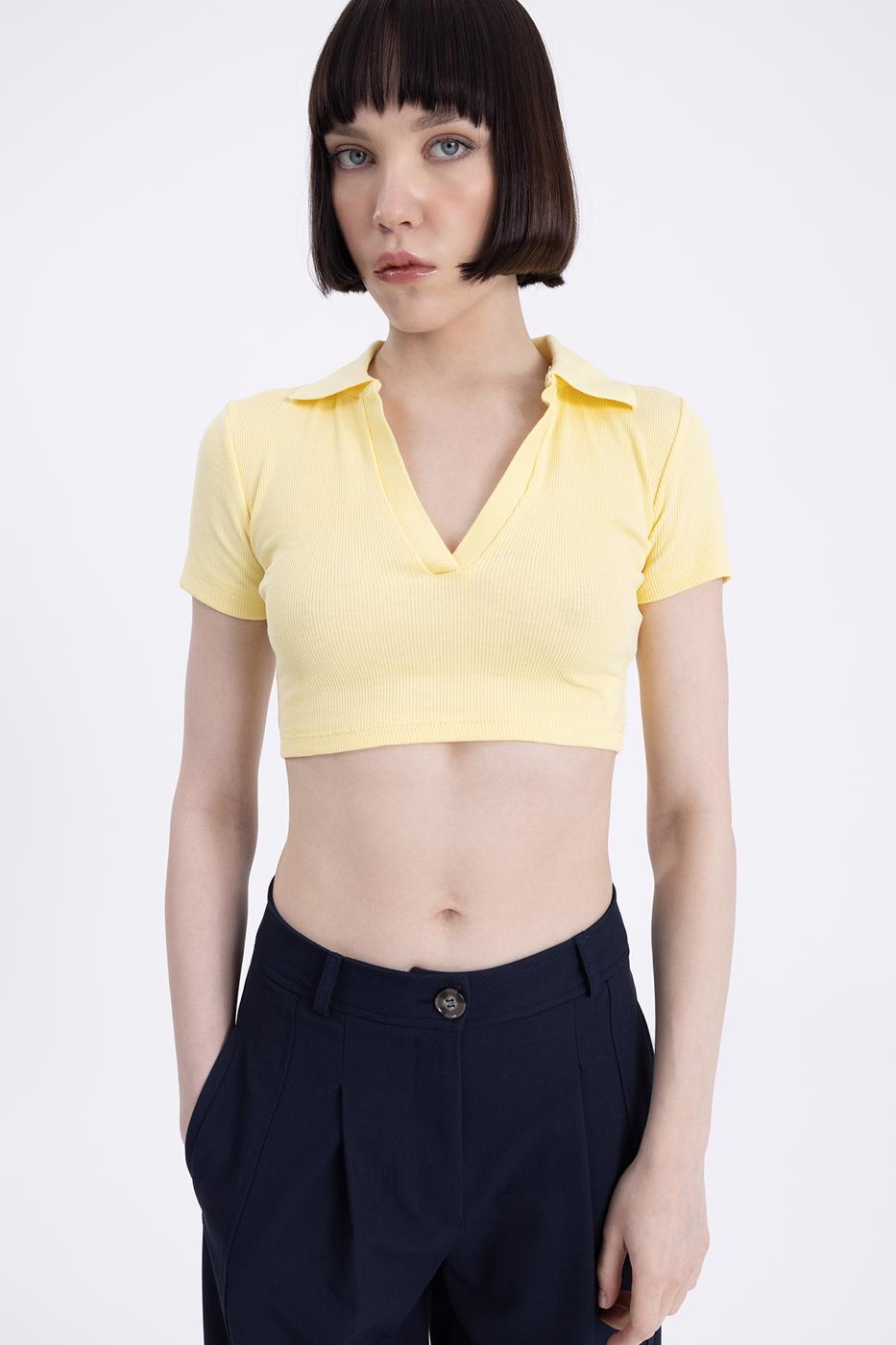 Bayan Sarı V Kesim Kısa Kol Polo Yaka Crop Body