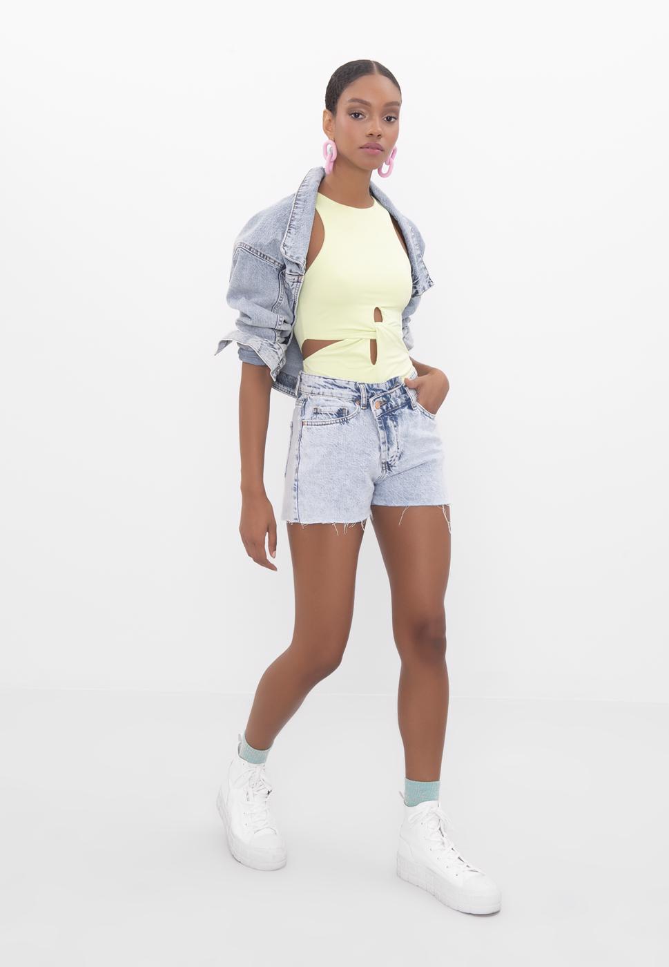 Bayan Mavi Asimetrik Palet Detaylı Mini Denim Şort