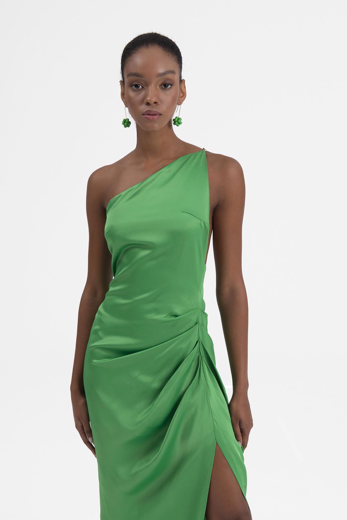 Bayan Yeşil Zincir Askı Tek Omuzlu Uzun Elbise