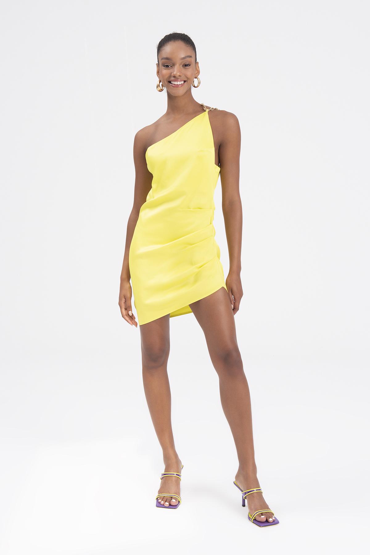Bayan Sarı Tek Omuz Zincir Askı Detaylı Mini Elbise