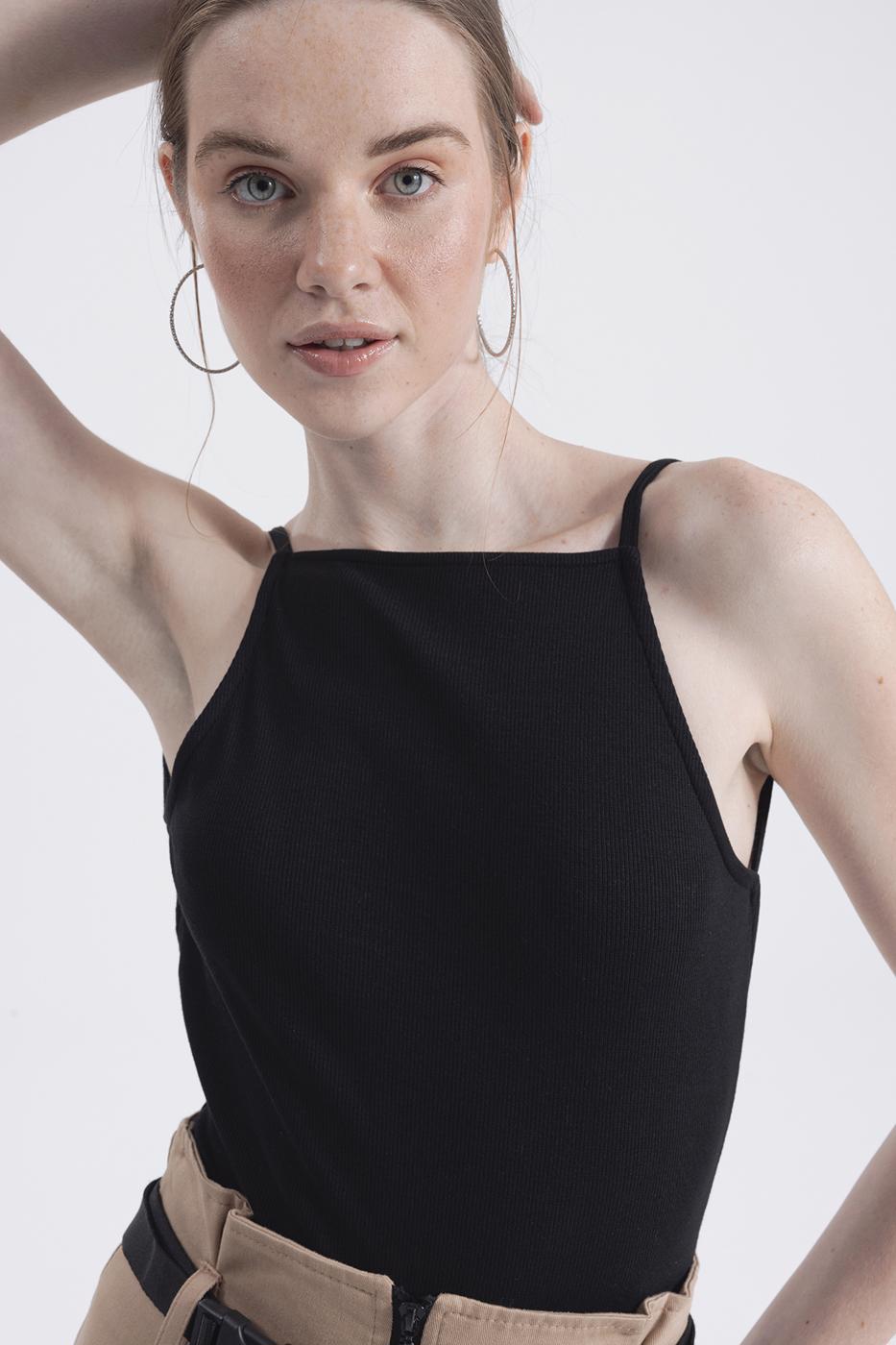 Bayan Siyah Sırt Dekolteli Askılı  Bodysuit