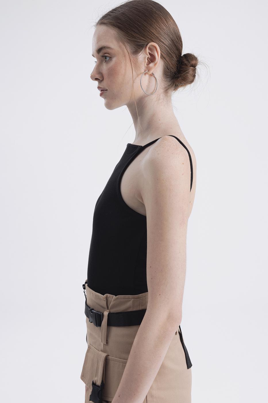 Bayan Siyah Sırt Dekolteli Askılı  Bodysuit