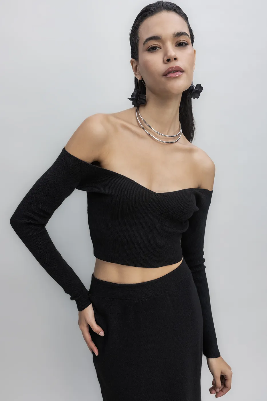 Bayan Siyah Triko Carmen Yaka Crop Top