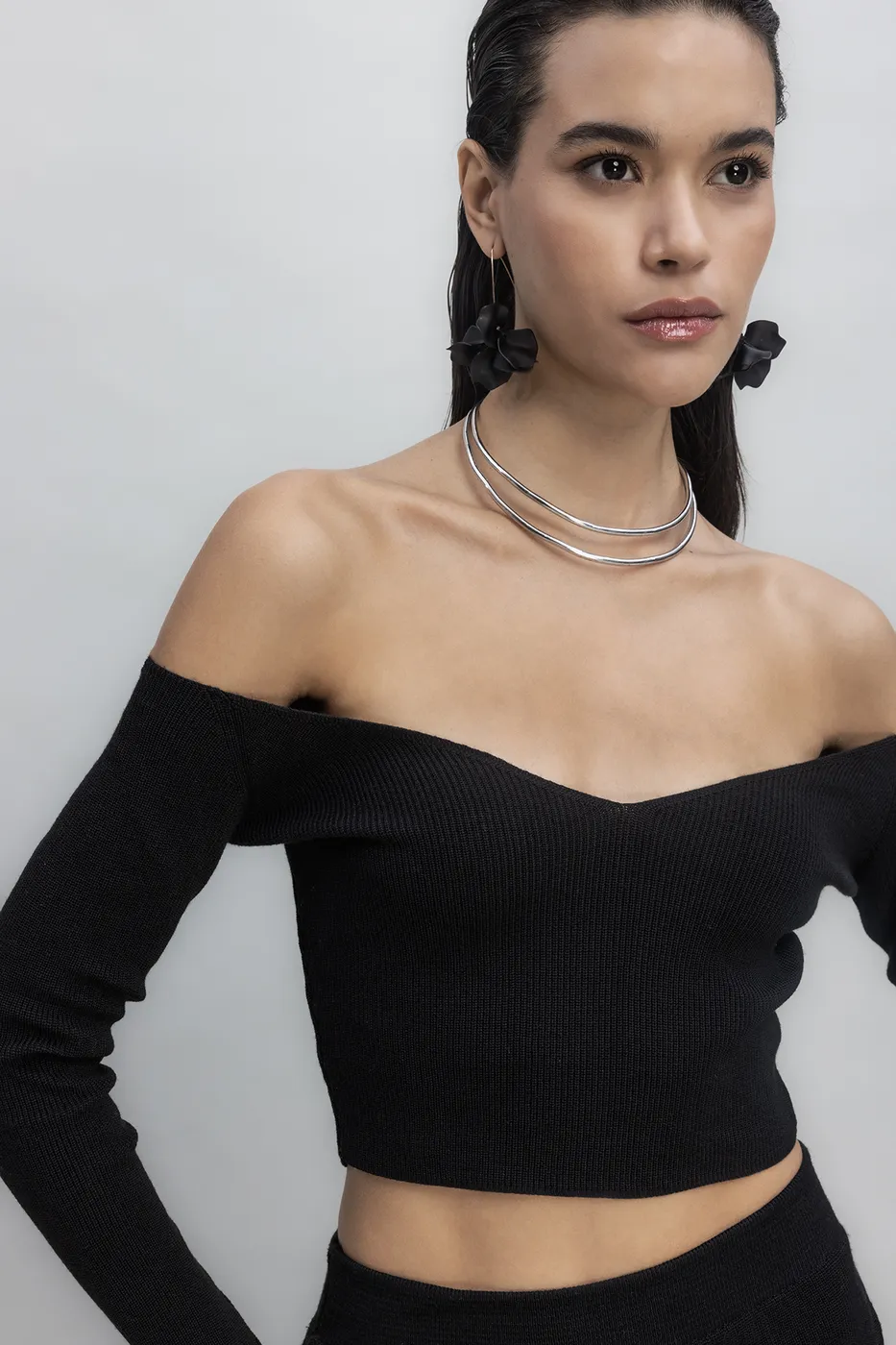 Bayan Siyah Triko Carmen Yaka Crop Top