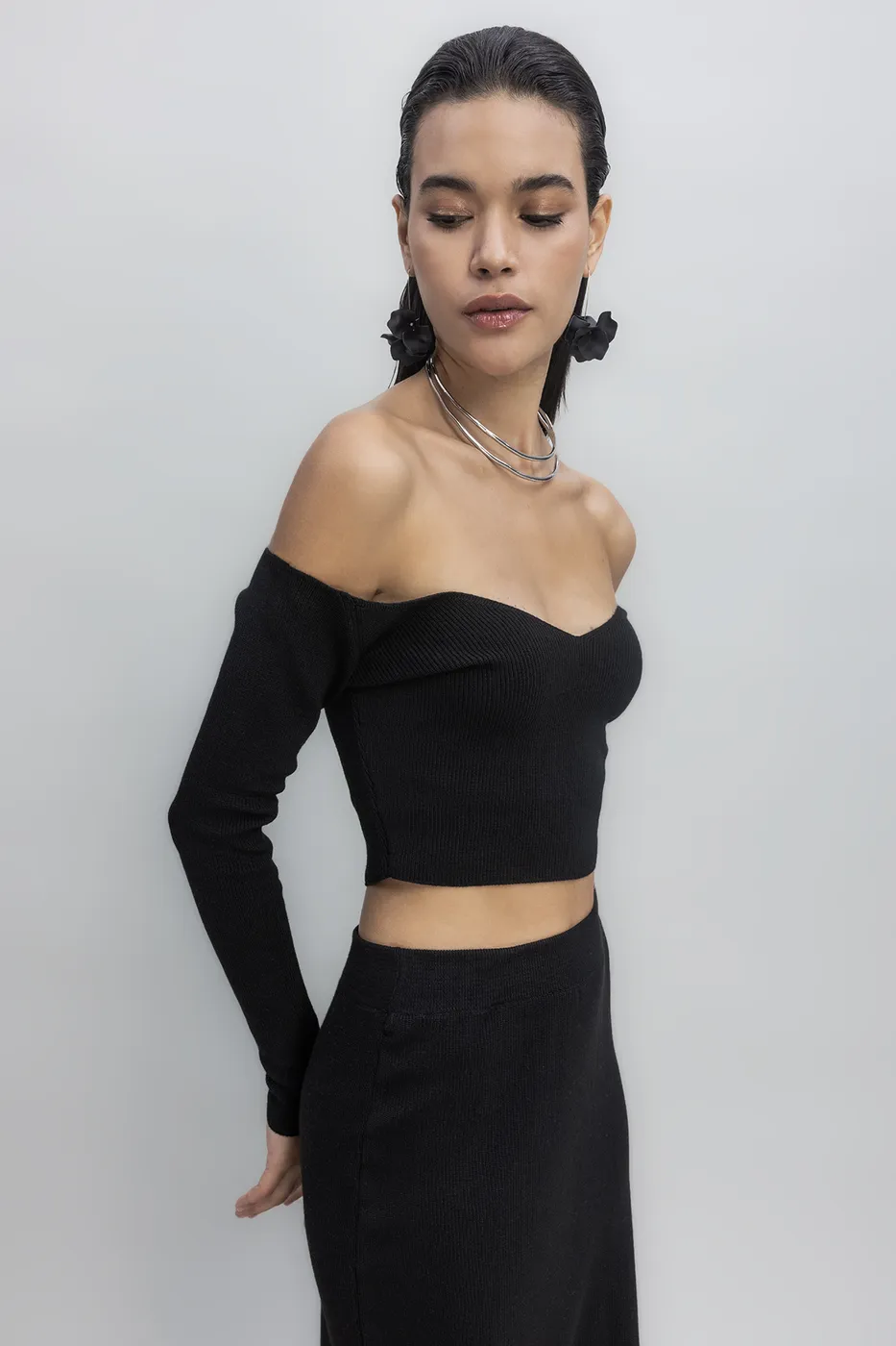 Bayan Siyah Triko Carmen Yaka Crop Top