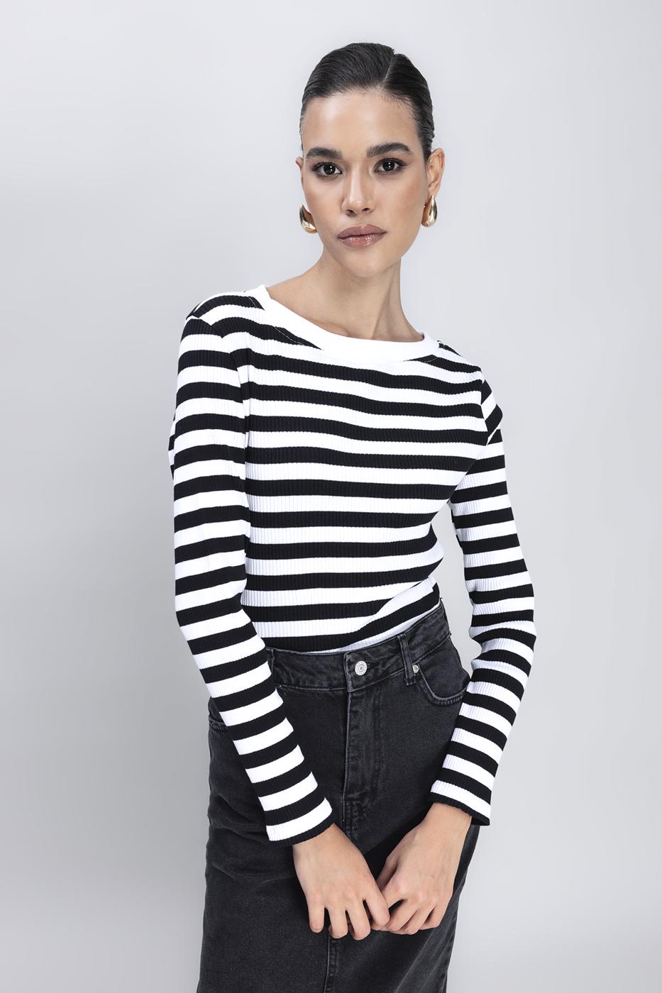 Bayan Siyah Kayık Yaka Çizgili T-Shirt