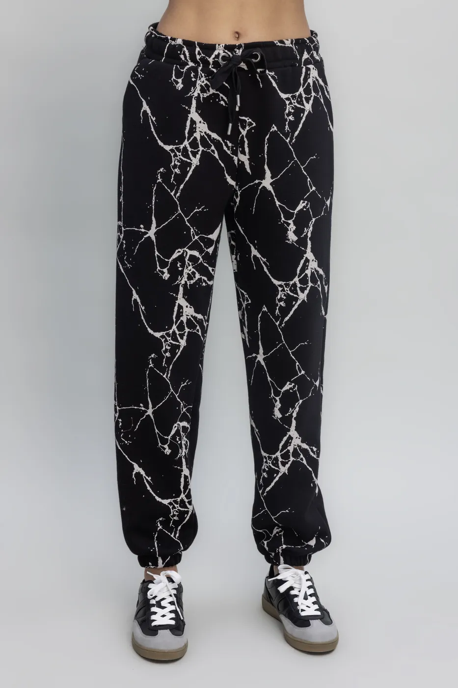 Bayan Siyah Desenli Şardonlu Jogger Pantolon