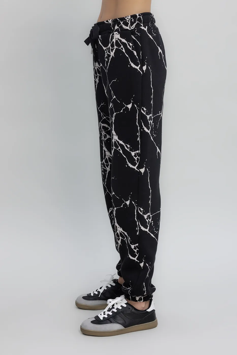 Bayan Siyah Desenli Şardonlu Jogger Pantolon