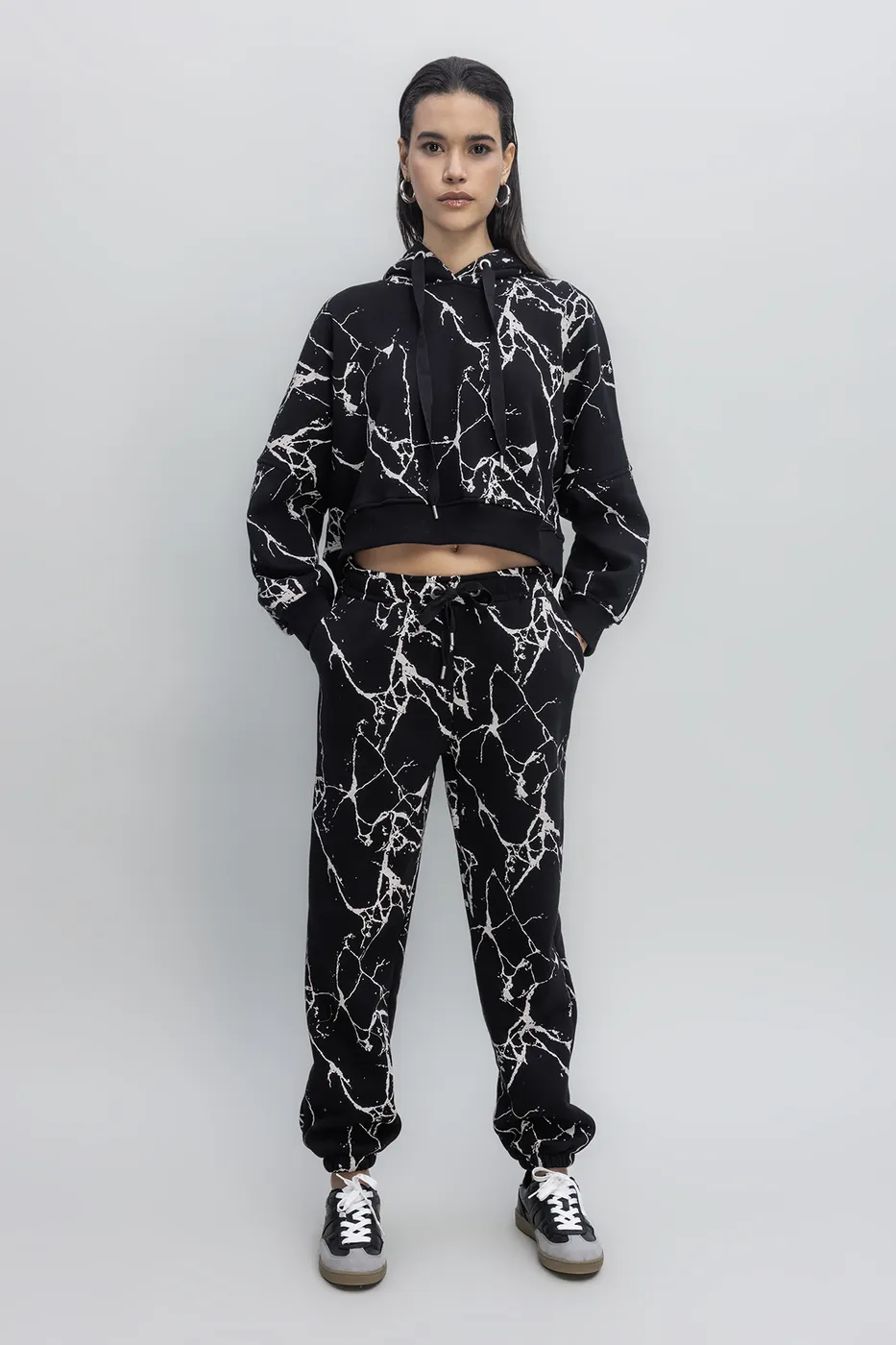 Bayan Siyah Desenli Şardonlu Jogger Pantolon