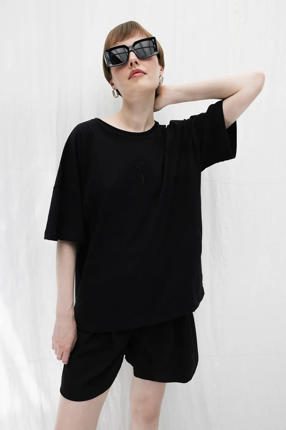 Bayan Siyah Nakışlı Basic Tshirt