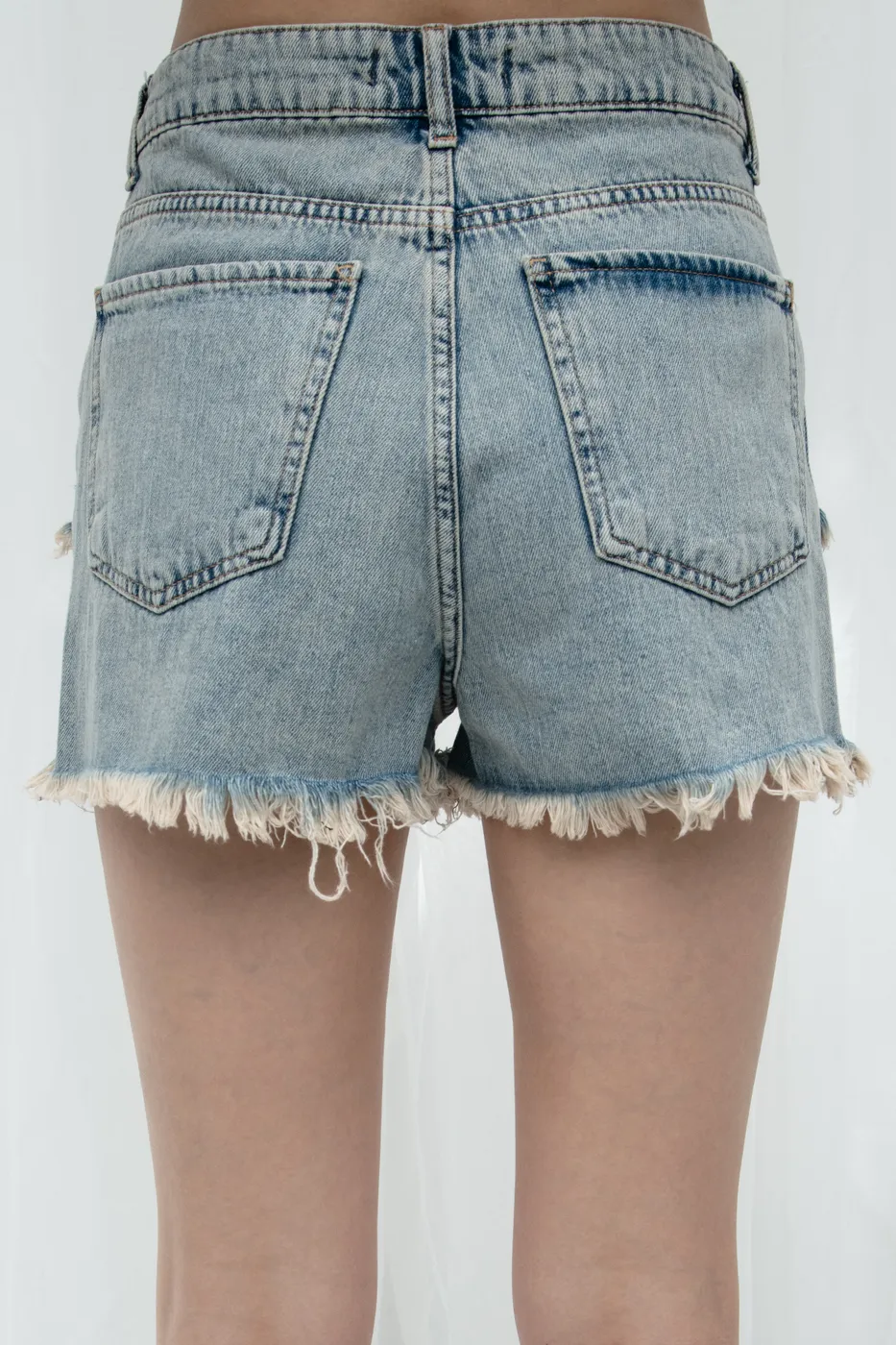 Bayan Mavi Yıpratmalı Denim Mini Şort