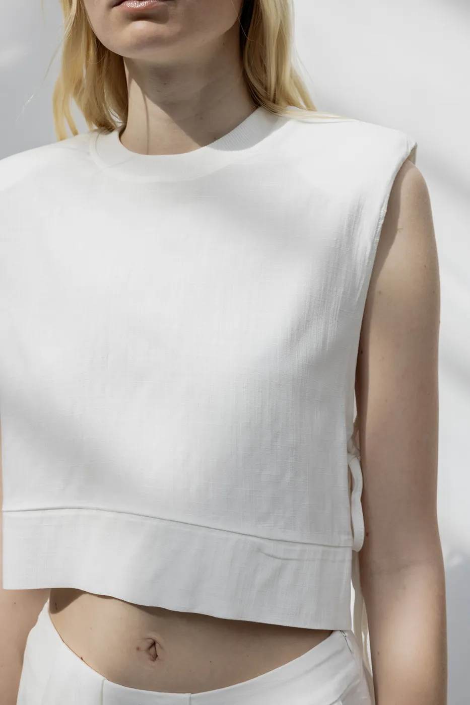 Bayan Ekru Yandan Bağcıklı Crop Keten Bluz