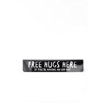 genel Free Hugs Here Masa Yazısı 