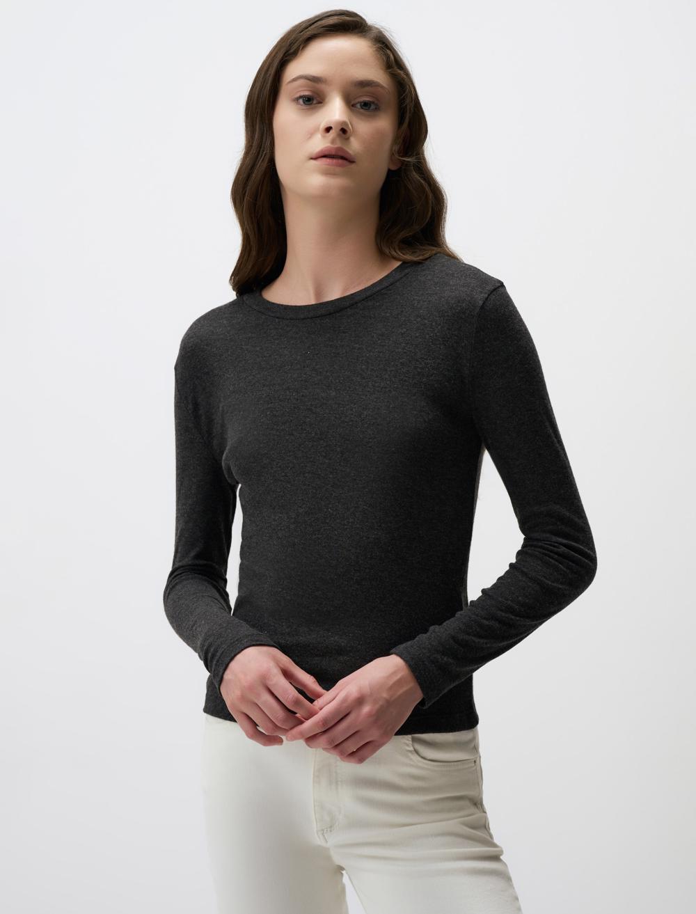 Round Neck Long Sleeve Knitted Blouse