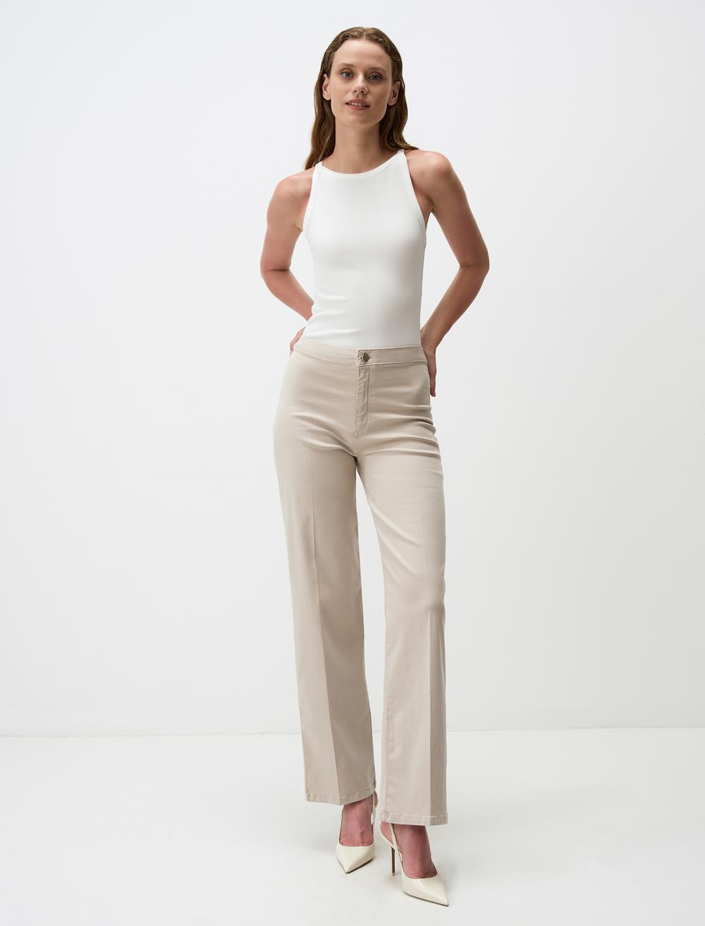 パーティを彩るご馳走や Regular Waist Flared Gabardine Pants パンツ