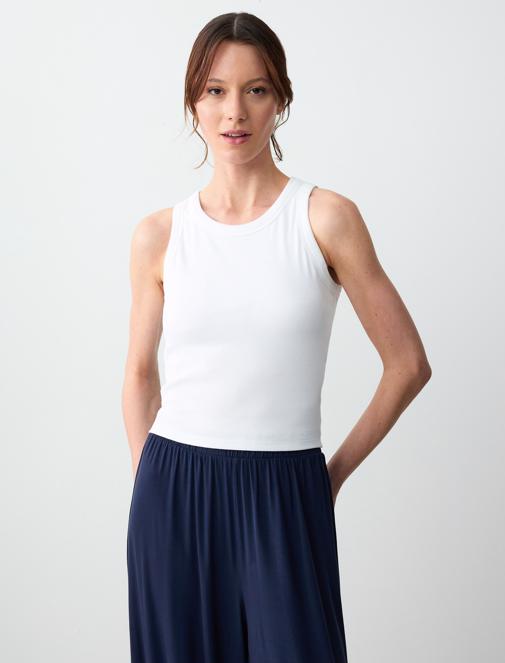 Sleeveless Knitted Tank Top with Cup