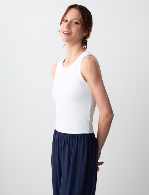 Sleeveless Knitted Tank Top with Cup