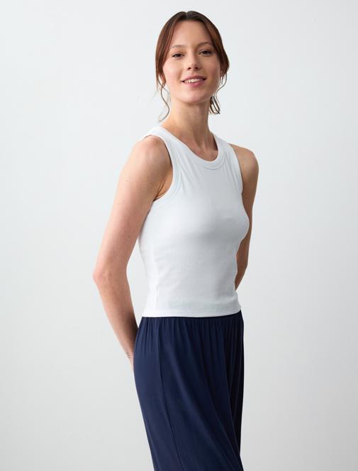 Sleeveless Knitted Tank Top with Cup