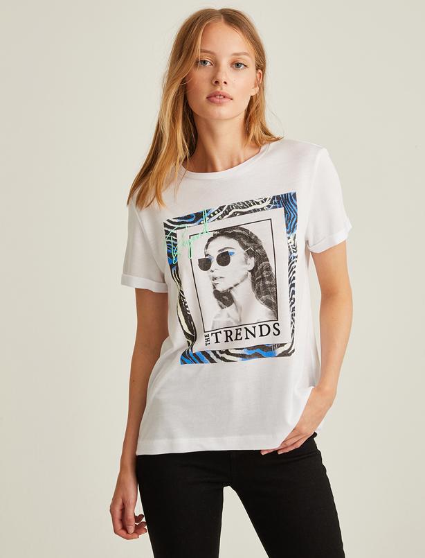 Bayan Beyaz Fotoğraf Baskılı Neon Detaylı T-shirt