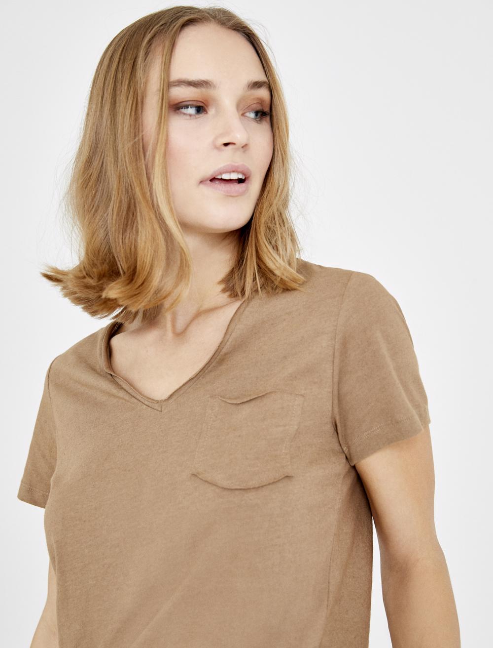 Bayan Kahverengi V Yaka Cep Detaylı T-shirt