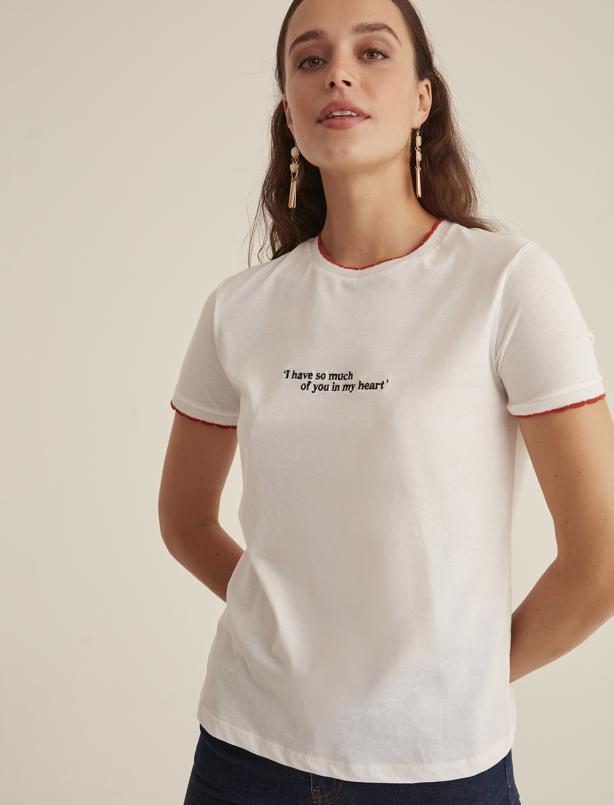 Bayan Beyaz Slogan Baskılı Yaka Detaylı Tişört