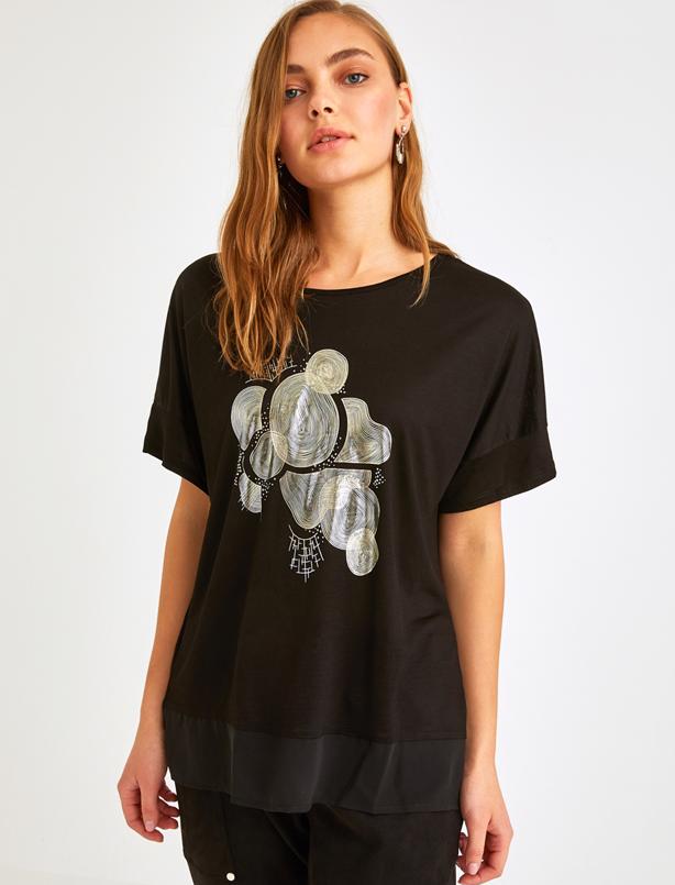 Bayan Siyah Etek Ucu Detaylı Baskılı T-shirt