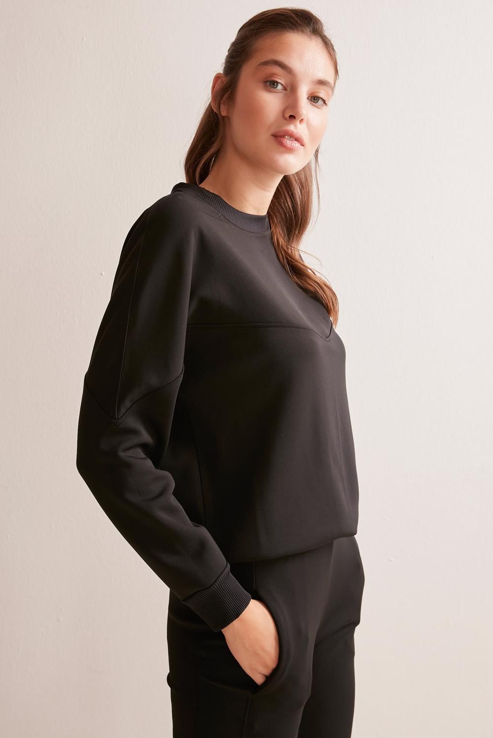 Bayan Siyah Düz Kesim Bisiklet Yaka Rahat Uzun Kol Sweatshirt