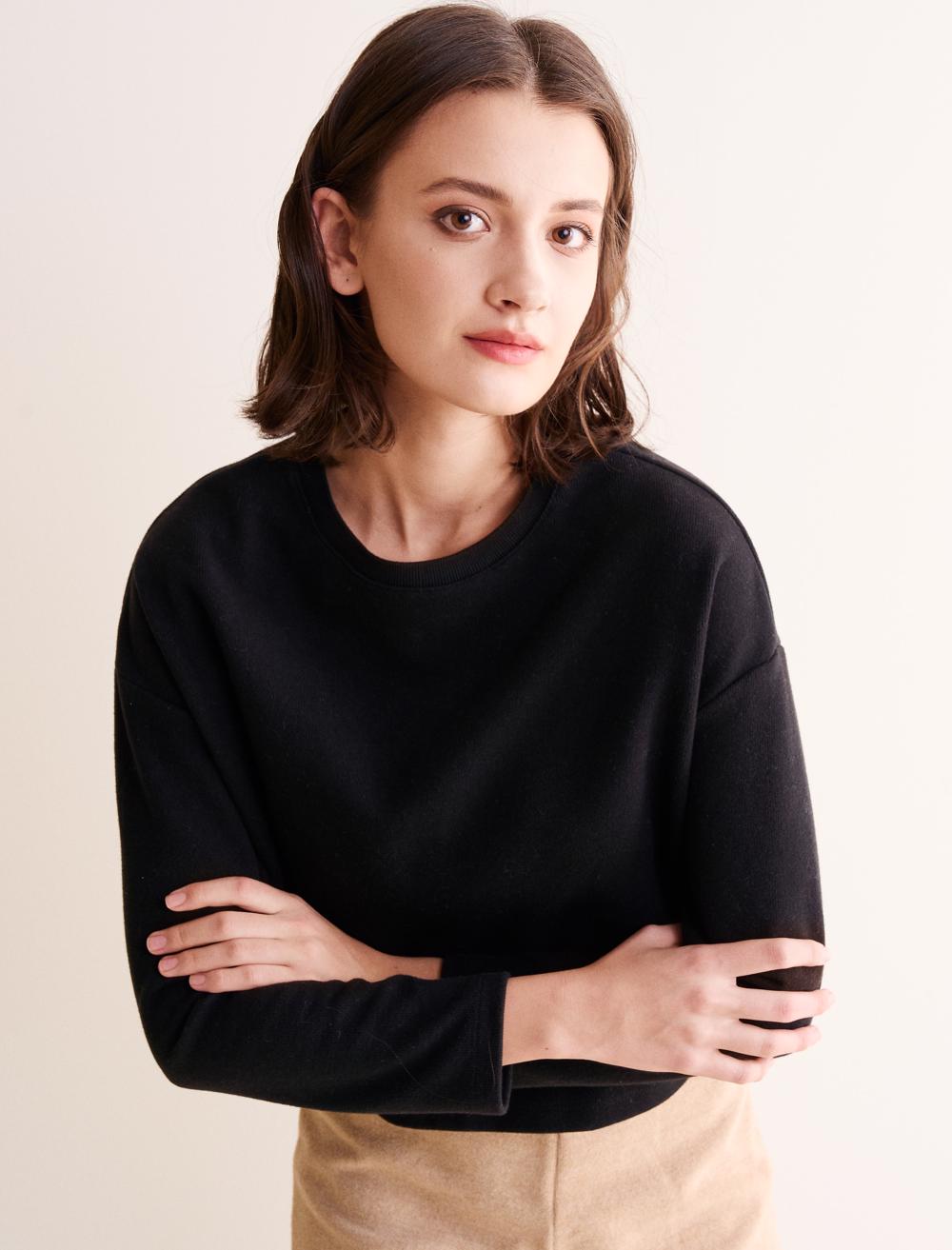 Bayan Siyah Düz Kesim Uzun Kollu Bisiklet Yaka Örme Sweatshirt