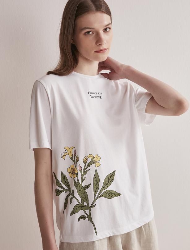 Bayan Ekru Slogan ve Çiçek Baskılı Rahat Kesim T-shirt