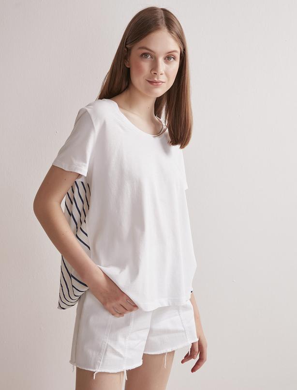 Bayan Beyaz Sırt Detaylı Geniş Yaka Bol Kesim T-shirt