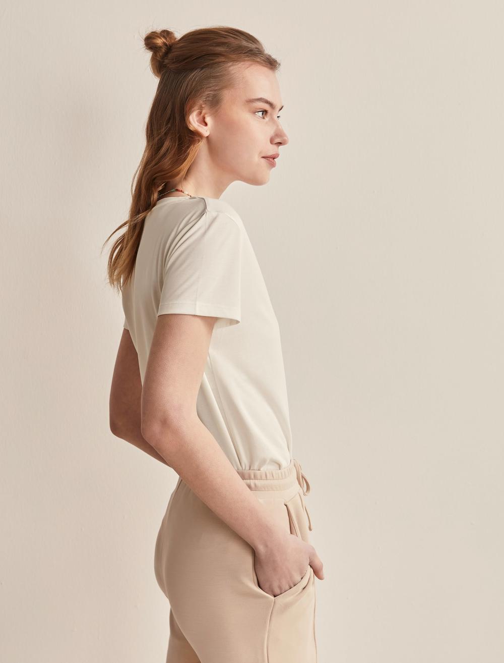 Bayan Ekru V Yaka Basic Modal T-shirt