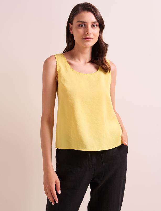 Bayan Sarı Düz Kesim U Yaka Askılı Modal Bluz